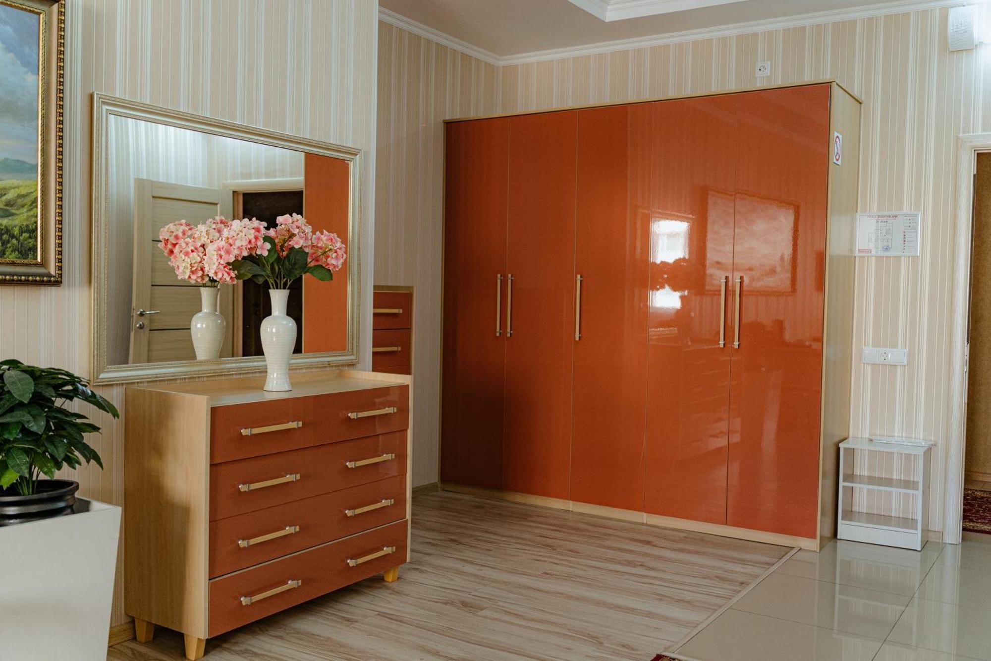Union Plaza Hotel Astana Bagian luar foto