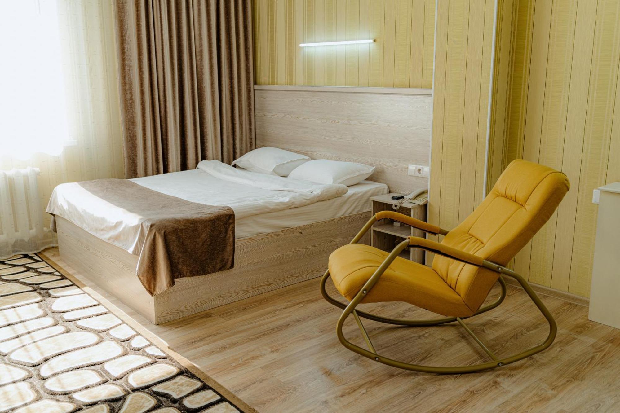 Union Plaza Hotel Astana Bagian luar foto