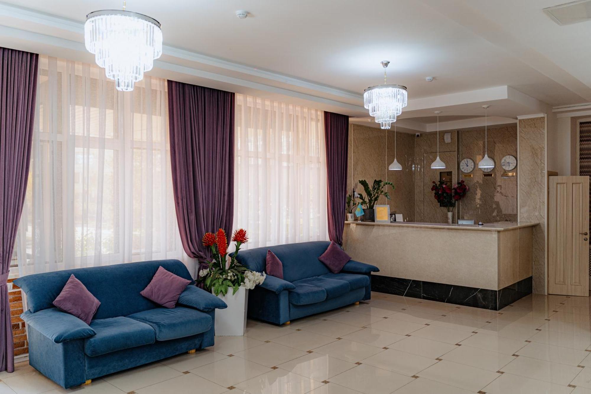 Union Plaza Hotel Astana Bagian luar foto