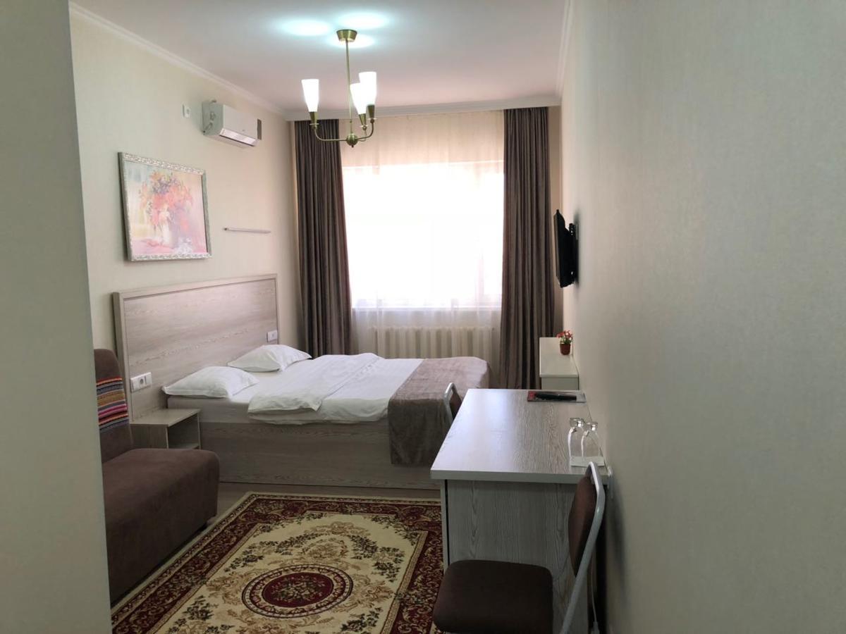 Union Plaza Hotel Astana Bagian luar foto